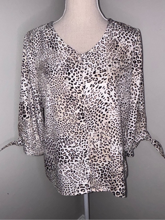 Chico's Tops - Chico’s V neck 3/4 tie sleeve loose fit leopard print button front top 1 Medium